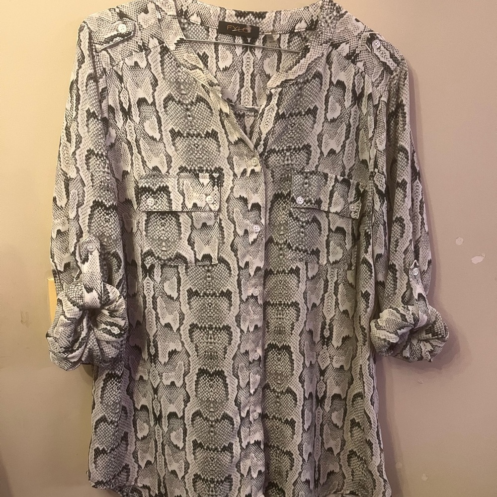 FYLO Gray and White Snake Print Button-Up Blouse